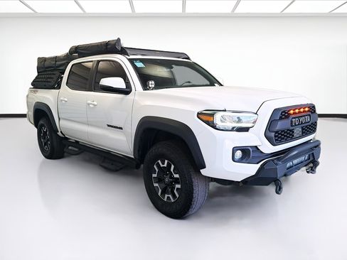 Used 2022 Toyota Tacoma TRD Off-Road w/ Technology Package image 3