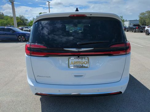 New 2026 Chrysler Pacifica Select FWD image 6