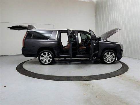 Used 2016 Cadillac Escalade ESV Premium image 16