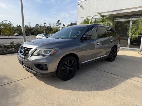 Used 2017 Nissan Pathfinder Platinum w/ Midnight Edition Package image 8