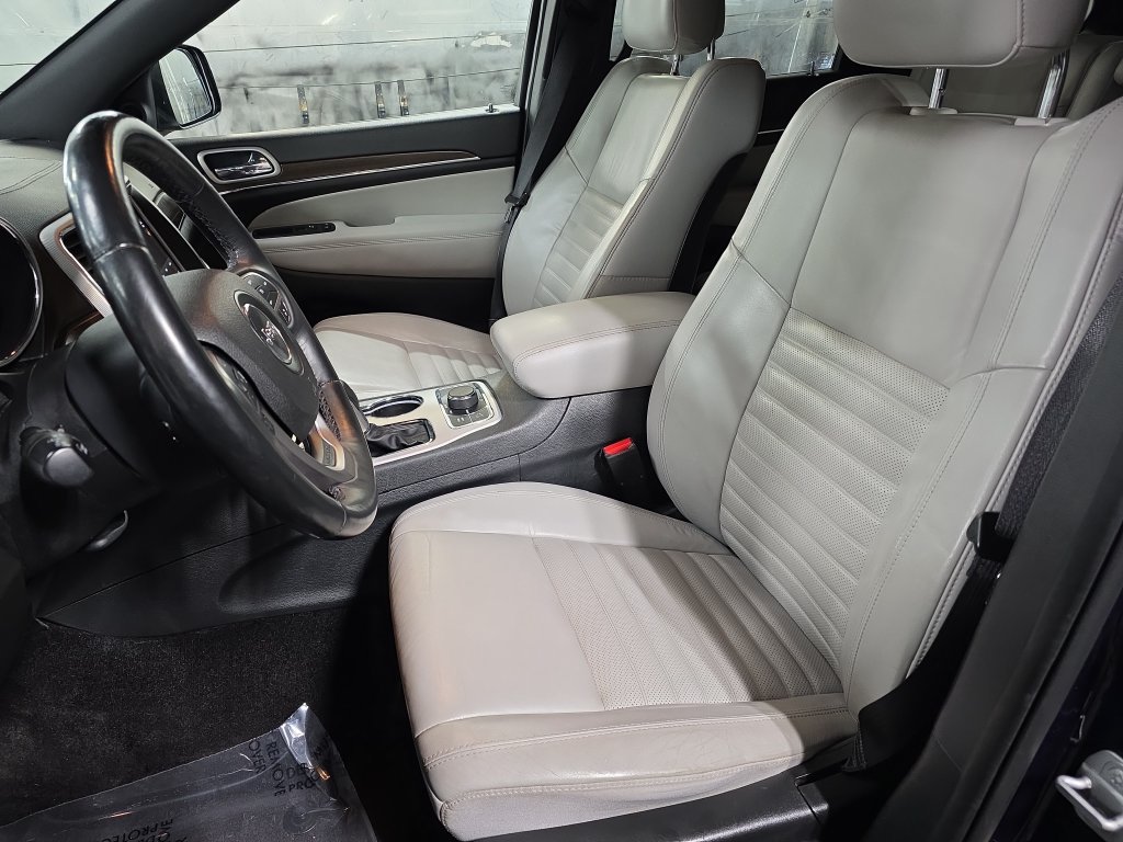 Used 2018 Jeep Grand Cherokee Limited AWD/4WD image 15
