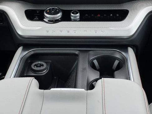 New 2025 Ford Expedition Active image 10