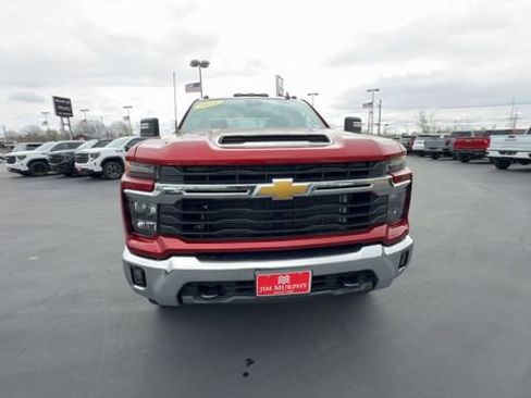 Used 2024 Chevrolet Silverado 2500 LT AWD/4WD image 3