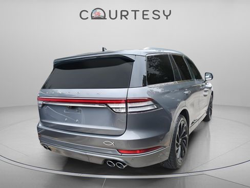 Used 2021 Lincoln Aviator Reserve w/ Equipment Group 208A image 3