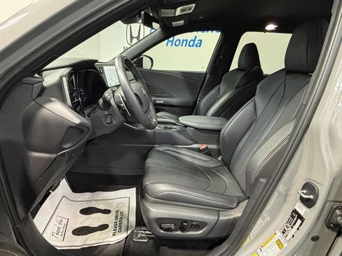 Used 2025 Lexus TX 500h AWD w/ Technology Package image 10