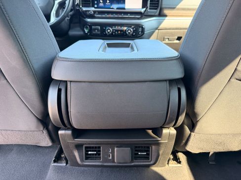 Used 2025 Chevrolet Silverado 1500 LT RWD image 17