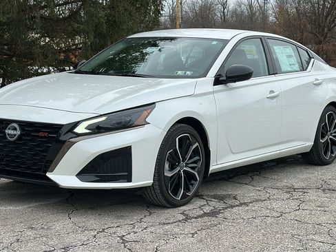 New 2025 Nissan Altima 2.5 SR image 2