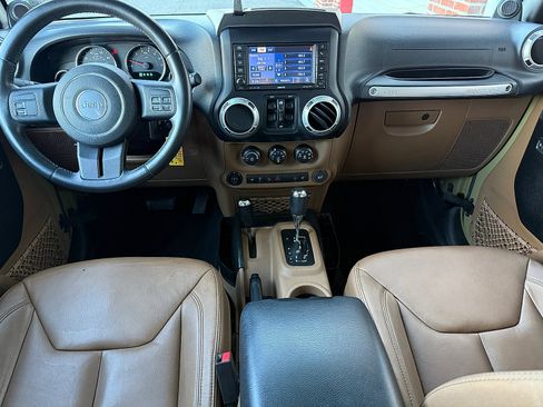 Used 2013 Jeep Wrangler Unlimited Rubicon w/ Max Tow Pkg image 11