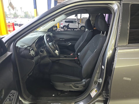 Used 2023 Nissan Kicks SV w/ Interior Electronics Package FWD image 8