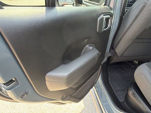 Used 2025 Jeep Wrangler Willys image 22