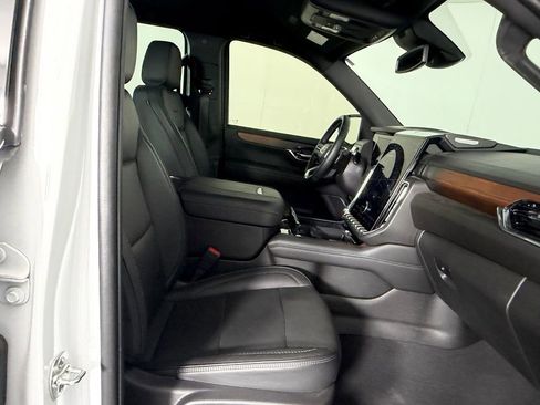 Used 2025 GMC Yukon XL Denali AWD/4WD image 33