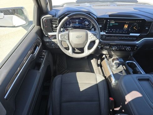 Used 2022 Chevrolet Silverado 1500 LT Trail Boss image 32