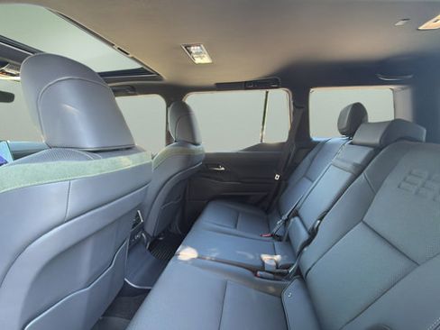 Used 2024 Lexus GX 550 AWD/4WD image 12