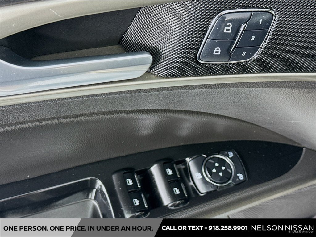 Used 2016 Ford Fusion SE w/ Equipment Group 502A FWD image 17