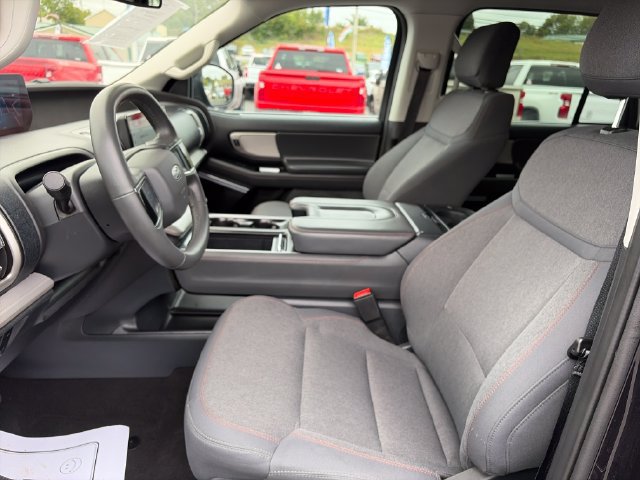Used 2025 Ford Expedition Max Active AWD/4WD image 17