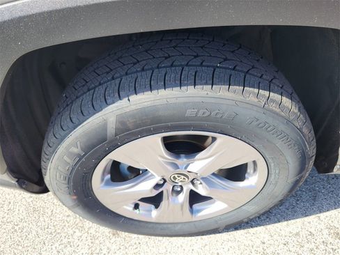 Used 2022 Toyota RAV4 XLE image 25