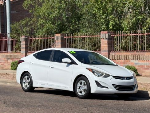 Used 2015 Hyundai Elantra SE FWD image 8