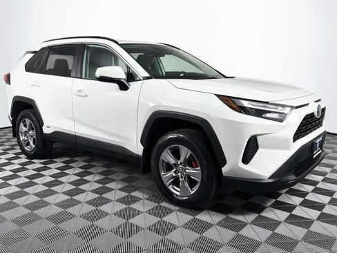 Used 2022 Toyota RAV4 XLE w/ XLE Grade Weather Package AWD/4WD image 28