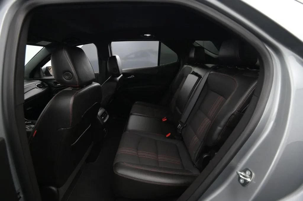 Used 2023 Chevrolet Equinox RS AWD/4WD image 42