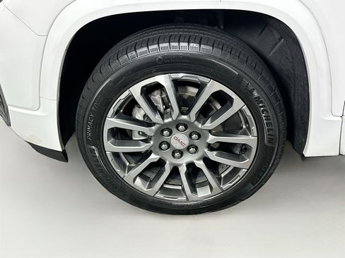 Used 2021 GMC Acadia Denali w/ Denali Technology Package FWD image 11