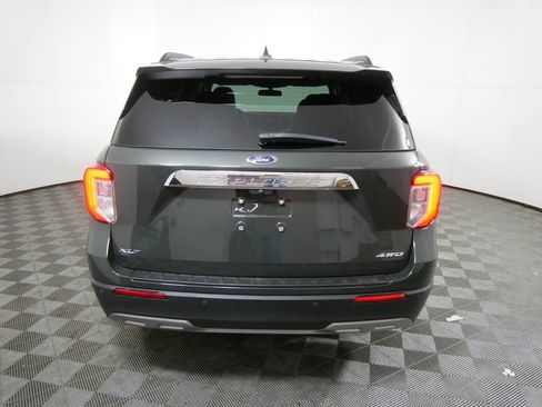Used 2022 Ford Explorer XLT image 4