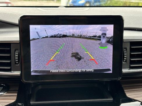 Used 2024 Ford Explorer Limited w/ Equipment Group 301A AWD/4WD image 25