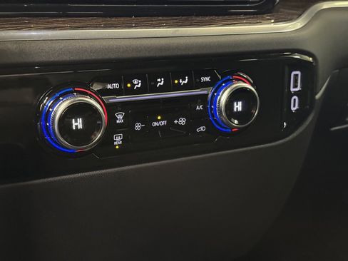 Used 2026 GMC Sierra 3500 SLE w/ Preferred Package image 36