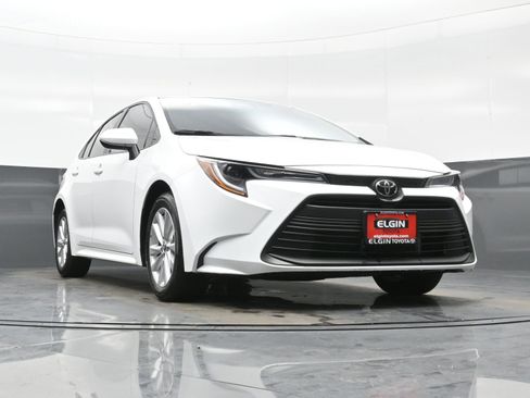 Used 2025 Toyota Corolla LE w/ LE Premium Package image 25