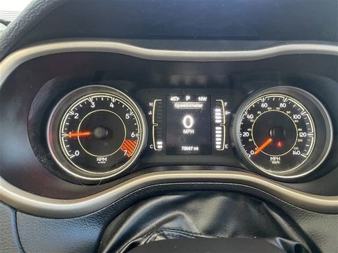 Used 2015 Jeep Cherokee Latitude w/ Cold Weather Group image 12