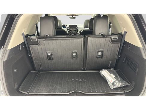 Used 2024 Nissan Pathfinder Platinum AWD/4WD image 32