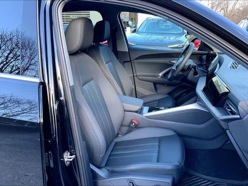 Used 2025 Audi Q5 Premium w/ Convenience Package image 8