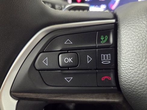 Used 2026 Jeep Grand Cherokee Altitude RWD image 18