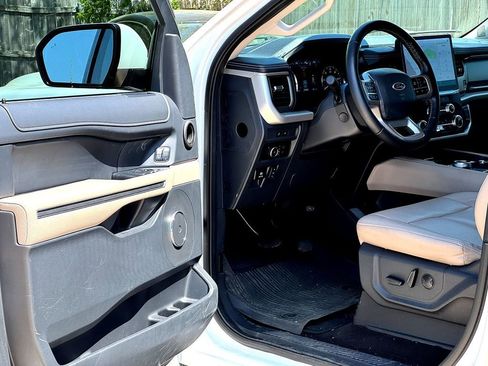 Used 2023 Ford Expedition XLT image 11