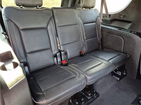 Used 2023 Chevrolet Suburban Premier image 21