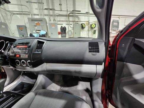 Used 2011 Toyota Tacoma Base image 19