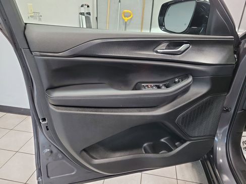 Used 2025 Jeep Grand Cherokee Altitude image 32