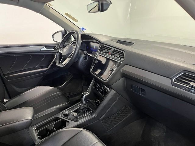 Used 2024 Volkswagen Tiguan SE AWD/4WD image 11
