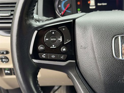 Used 2022 Honda Pilot Touring image 11