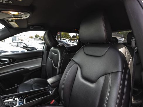 Used 2025 Jeep Compass Limited AWD/4WD image 19