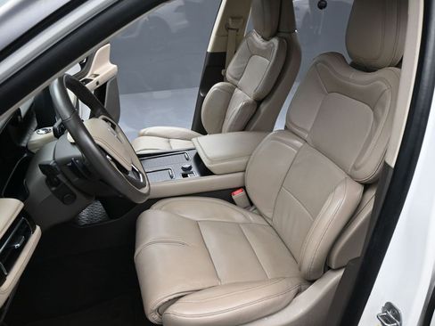 Used 2020 Lincoln Aviator Reserve w/ Equipment Group 202A image 3