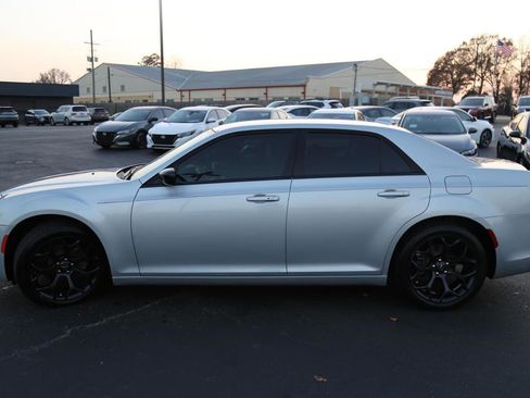 Used 2019 Chrysler 300 Touring w/ Sport Appearance Package image 3