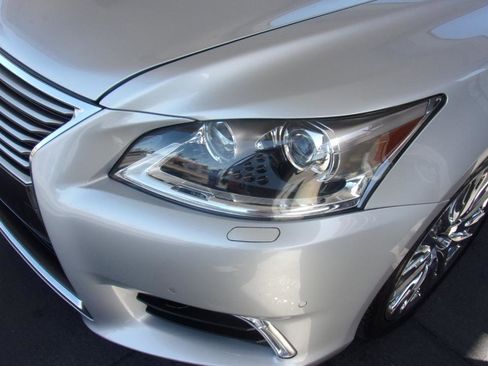 Used 2013 Lexus LS 460 w/ Comfort Pkg RWD image 13