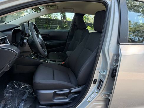 Used 2025 Toyota Corolla LE FWD image 35