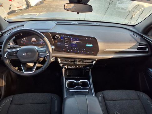Used 2024 Chevrolet Traverse LT w/ Midnight/Sport Edition FWD image 3