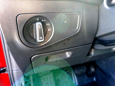 Used 2021 Volkswagen Tiguan SE w/ Panoramic Sunroof Package image 17