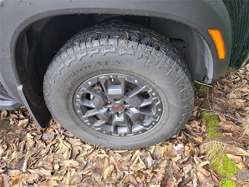 Used 2023 Nissan Frontier PRO-4X w/ Pro-4X Premium Package image 5