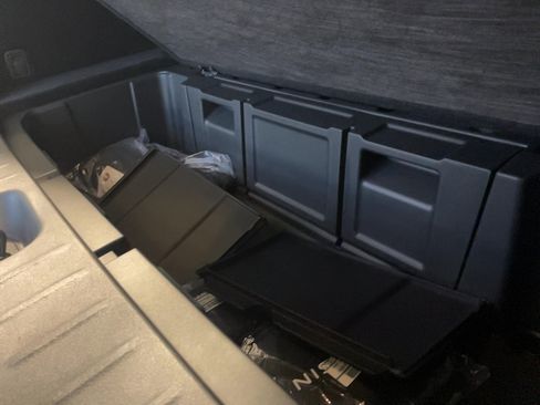 Used 2025 Nissan Pathfinder Platinum image 17