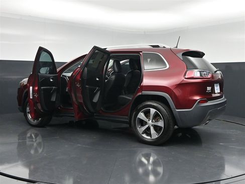 Used 2019 Jeep Cherokee Limited AWD/4WD image 38