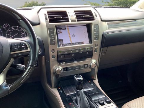 Used 2020 Lexus GX 460 Premium w/ Premium Package AWD/4WD image 9