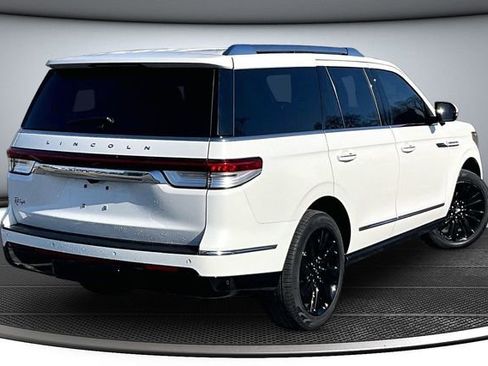 Used 2023 Lincoln Navigator Reserve image 6